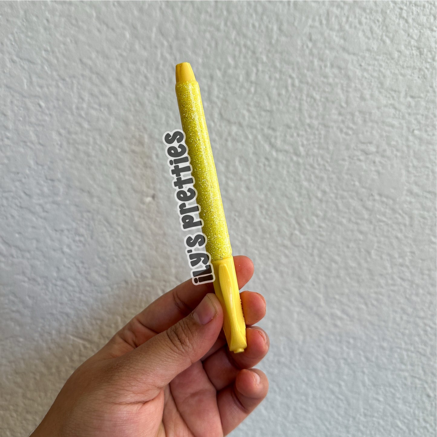 GLITTER HIGHLIGHTER — pastel yellow