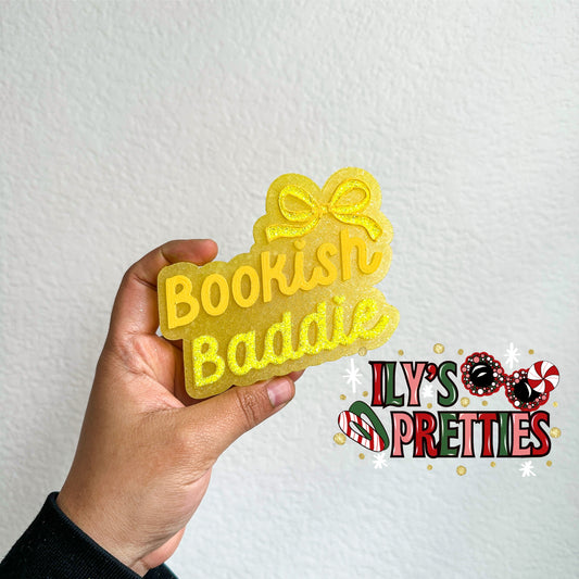 bookish baddie • twisted pineapple